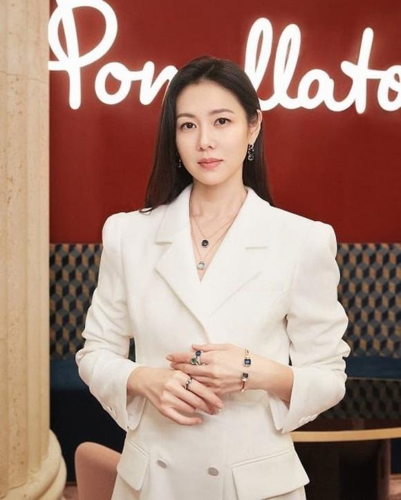 Còn 1 tuần nữa kết hôn với Hyun Bin, Son Ye Jin vẫn thảnh thời thu hút sự chú ý của dân tình - Ảnh 1 Còn 1 tuần nữa kết hôn với Hyun Bin, Son Ye Jin vẫn thảnh thời thu hút sự chú ý của dân tình - Ảnh 1