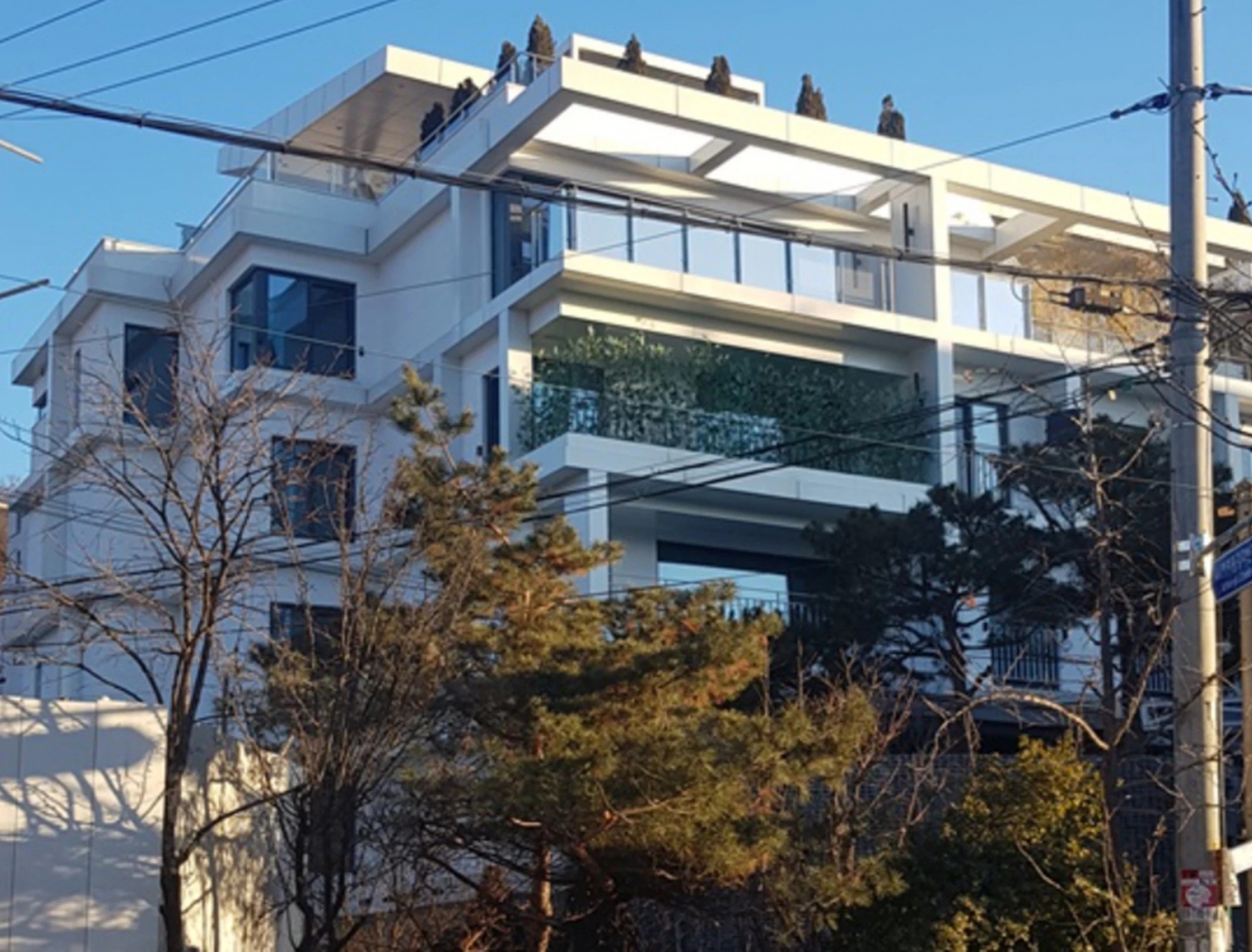 Hé lộ về không gian tổ ấm đầy choáng ngợp của Hyun Bin và Sơn Ye Jin sau khi về chung 1 nhà - Ảnh 1