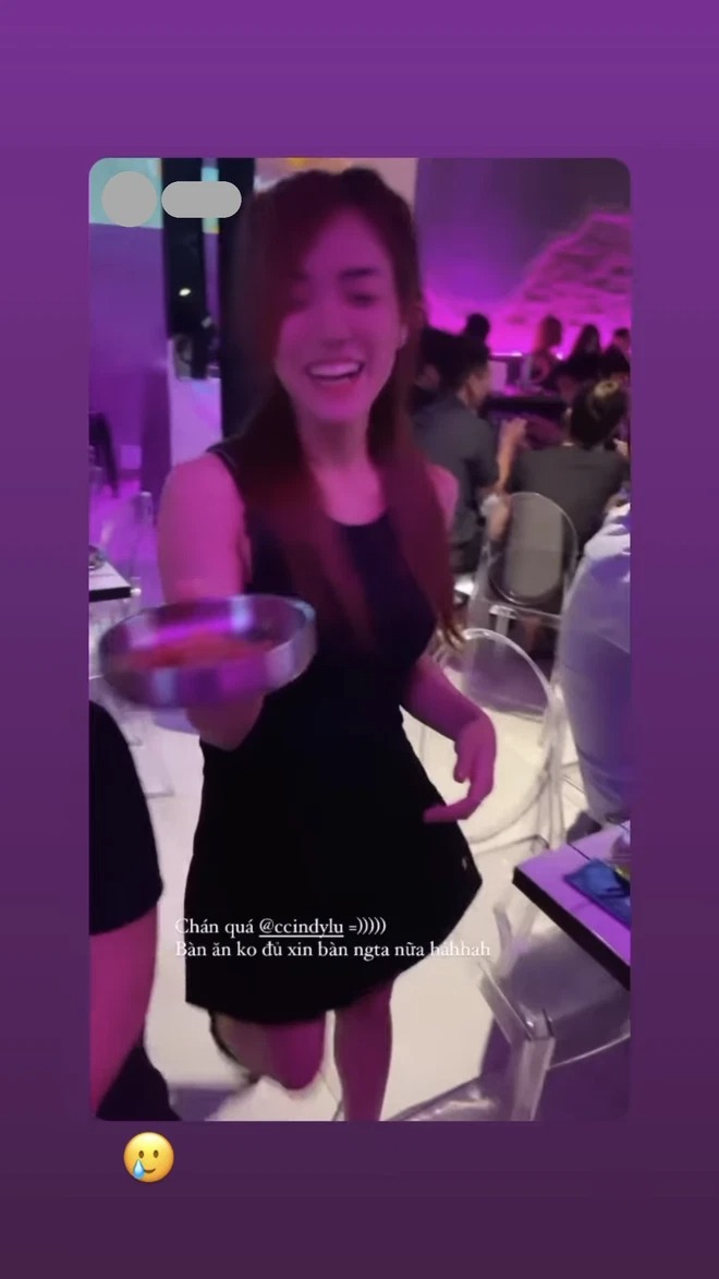 Cindy Lư cũng có mặt tại bar trong tối cùng ngày. Ảnh: FB Cindy Lư cũng có mặt tại bar trong tối cùng ngày. Ảnh: FB