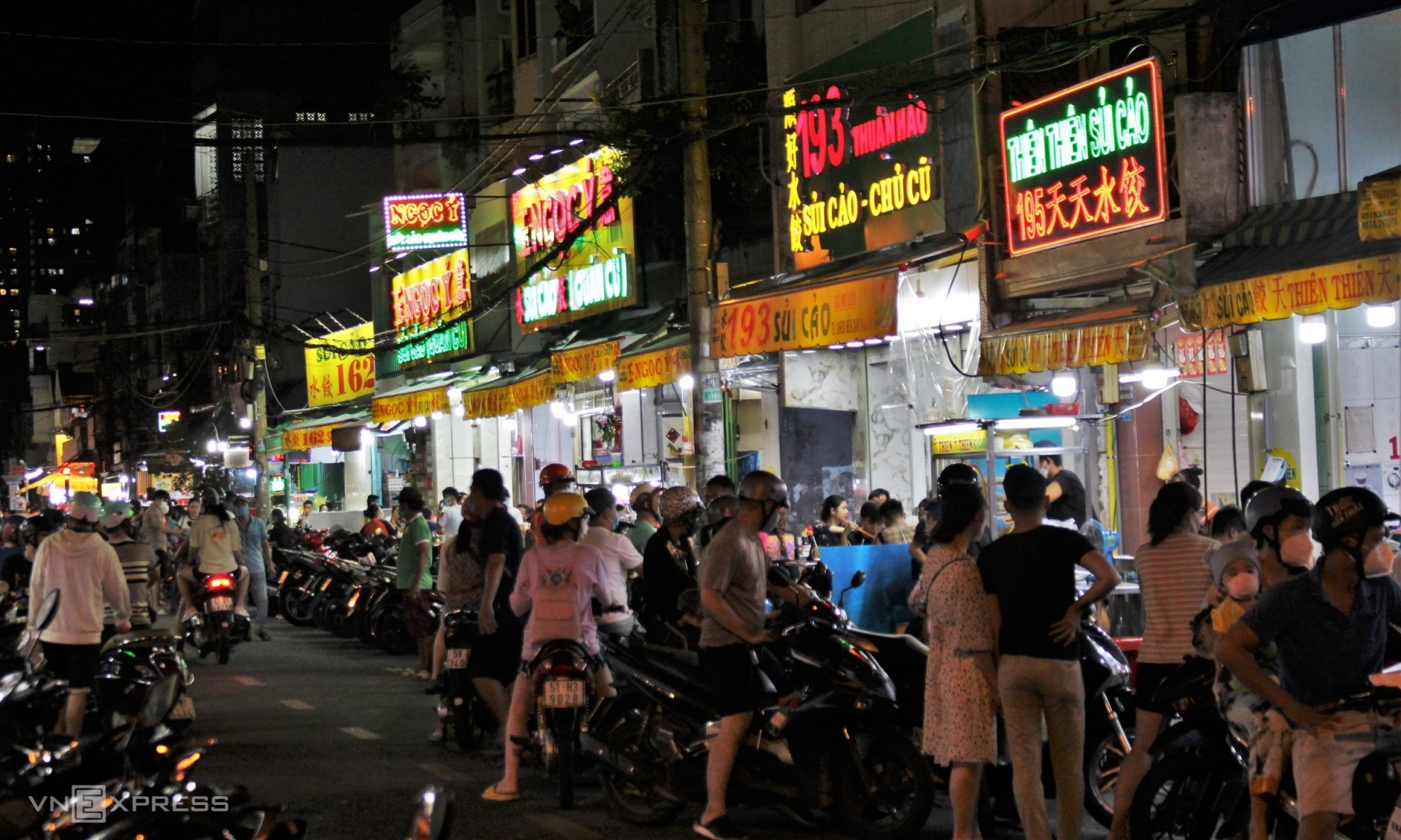 10 địa điểm ăn uống Sài Gòn nức tiếng: Thiên đường ẩm thực ngon - bổ - rẻ chính là đây! 5