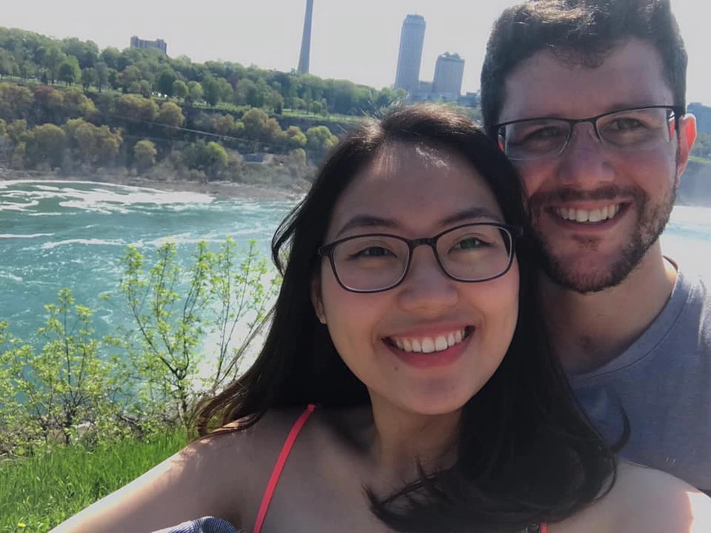 Cô gái Đà Nẵng 'số hưởng' khi 5 ngày đã được chồng ngoại quốc 'chốt đơn', sống đời vui tươi bên trời Tây - Ảnh 1 Cô gái Đà Nẵng 'số hưởng' khi 5 ngày đã được chồng ngoại quốc 'chốt đơn', sống đời vui tươi bên trời Tây - Ảnh 1