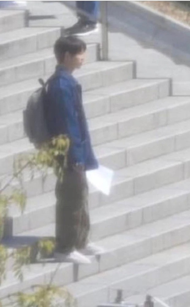 3 năm ly hôn Song Hye Kyo, Song Joong Ki bất ngờ lộ diện với ngoại hình 'trẻ trâu' chưa từng thấy. Ảnh: Internet