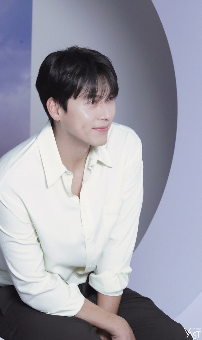 Hyun Bin 'đánh úp' dân tình khi vừa bị rò rỉ khoảnh khắc hiếm có bên cô dâu Son Ye Jin - Ảnh 4 Hyun Bin 'đánh úp' dân tình khi vừa bị rò rỉ khoảnh khắc hiếm có bên cô dâu Son Ye Jin - Ảnh 4