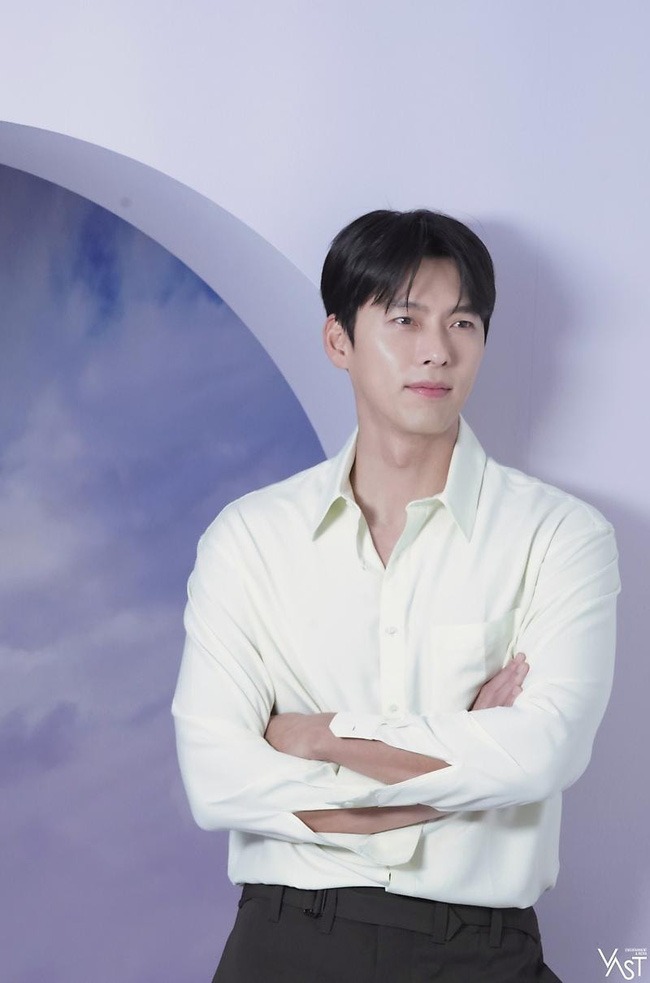Hyun Bin 'đánh úp' dân tình khi vừa bị rò rỉ khoảnh khắc hiếm có bên cô dâu Son Ye Jin - Ảnh 3 Hyun Bin 'đánh úp' dân tình khi vừa bị rò rỉ khoảnh khắc hiếm có bên cô dâu Son Ye Jin - Ảnh 3