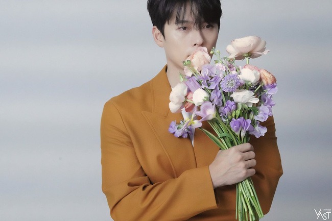 Hyun Bin 'đánh úp' dân tình khi vừa bị rò rỉ khoảnh khắc hiếm có bên cô dâu Son Ye Jin - Ảnh 1 Hyun Bin 'đánh úp' dân tình khi vừa bị rò rỉ khoảnh khắc hiếm có bên cô dâu Son Ye Jin - Ảnh 1