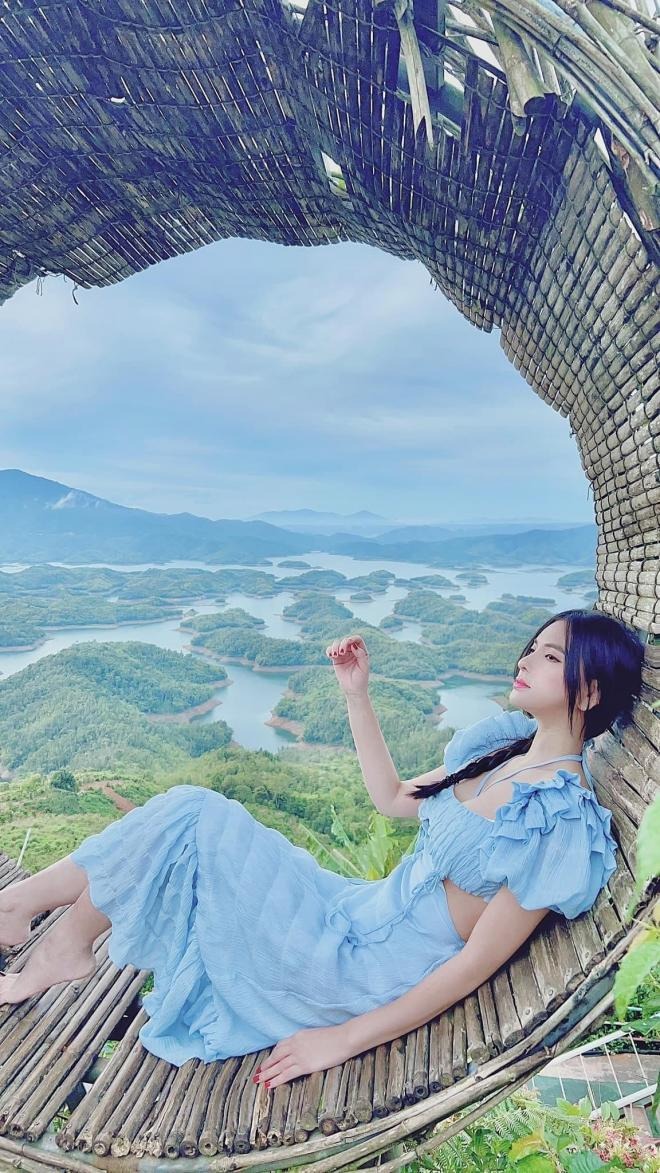 Ca sĩ Thu Thủy nhan sắc lên hương sau quá khứ ồn ào của chồng trẻ tuổi cùng con riêng - Ảnh 1 Ca sĩ Thu Thủy nhan sắc lên hương sau quá khứ ồn ào của chồng trẻ tuổi cùng con riêng - Ảnh 1