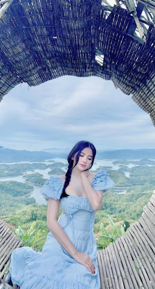 Ca sĩ Thu Thủy nhan sắc lên hương sau quá khứ ồn ào của chồng trẻ tuổi cùng con riêng - Ảnh 2 Ca sĩ Thu Thủy nhan sắc lên hương sau quá khứ ồn ào của chồng trẻ tuổi cùng con riêng - Ảnh 2