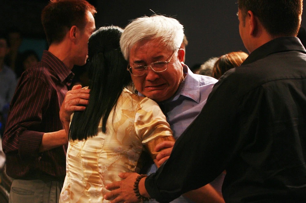 Đẫm nước mắt cuộc hội ngộ của tiểu thư Hà Nội với gia đình sau 46 năm lưu lạc - Ảnh 4