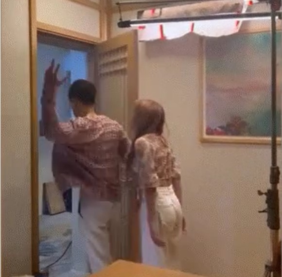 Thiều Bảo Trâm cãi cọ với một người đàn ông lạ mặt. Ảnh: Chụp màn hình Thiều Bảo Trâm cãi cọ với một người đàn ông lạ mặt. Ảnh: Chụp màn hình