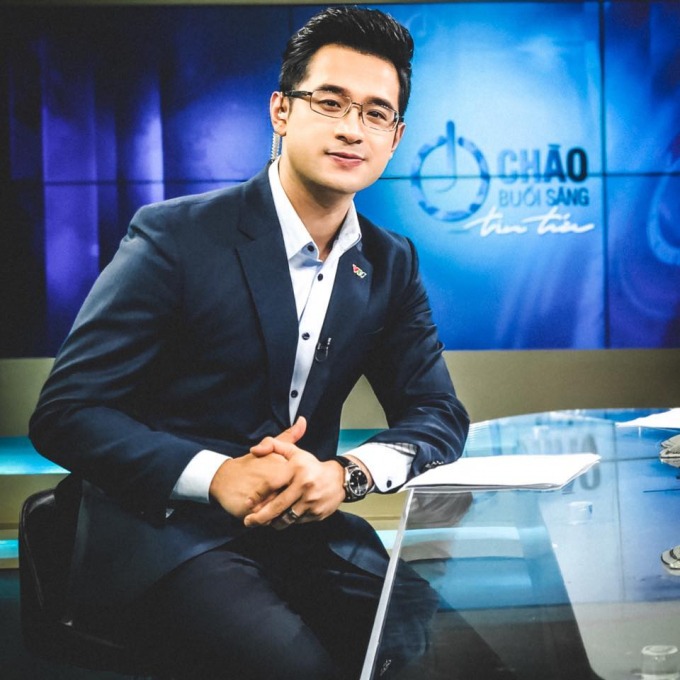 Dàn MC-BTV Thời sự 19h sở hữu học vấn 'khủng': Người thủ khoa, người giảng viên, người cực đa tài! - Ảnh 2 Dàn MC-BTV Thời sự 19h sở hữu học vấn 'khủng': Người thủ khoa, người giảng viên, người cực đa tài! - Ảnh 2