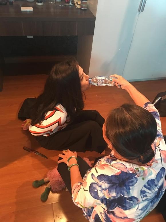 Nghẹn lòng trước loạt ảnh mới của Nhật Kim Anh, cuộc sống 'màn trời chiếu đất' khổ cực đến không ngờ - Ảnh 5 Nghẹn lòng trước loạt ảnh mới của Nhật Kim Anh, cuộc sống 'màn trời chiếu đất' khổ cực đến không ngờ - Ảnh 5