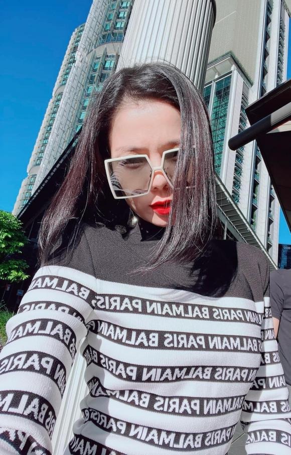 Lệ Quyên xinh đẹp, trẻ trung và vô cùng thời trang ở tuổi 40. Ảnh: FBNV Lệ Quyên xinh đẹp, trẻ trung và vô cùng thời trang ở tuổi 40. Ảnh: FBNV
