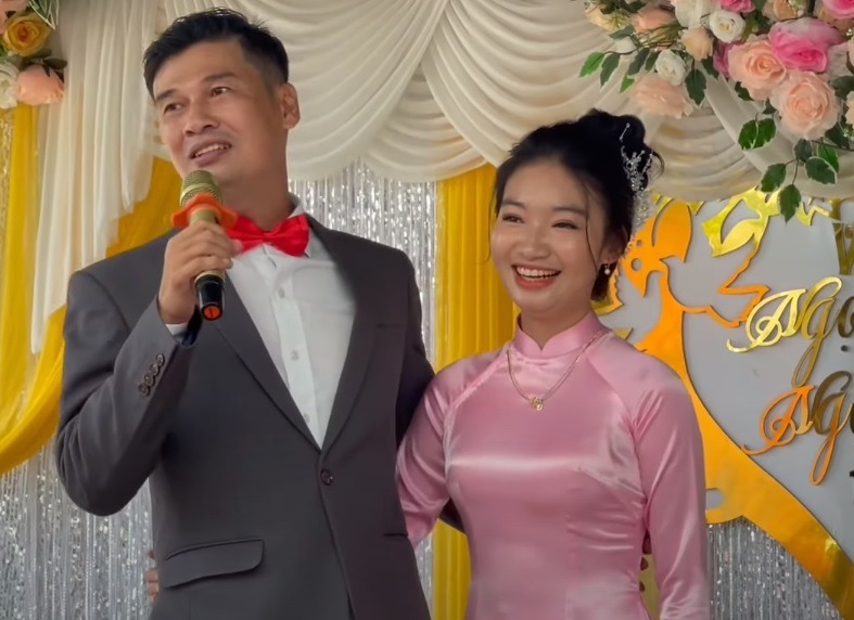 Tiết Cương và vợ trẻ kém 26 tuổi. Ảnh: Internet