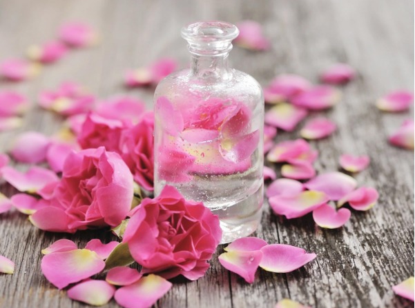 Sự thật về công dụng của nước hoa hồng trong quá trình chăm sóc da mặt: Có như mọi người vẫn nghĩ? Ảnh: Internet Sự thật về công dụng của nước hoa hồng trong quá trình chăm sóc da mặt: Có như mọi người vẫn nghĩ? Ảnh: Internet