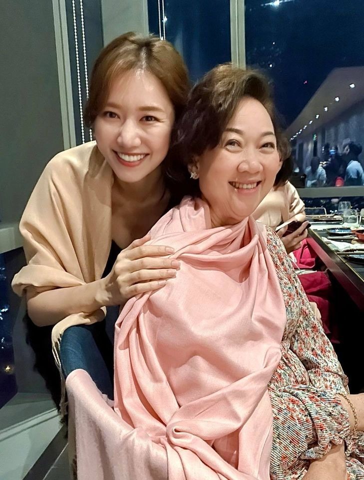 Hari Won và mẹ chồng có mối quan hệ vô cùng thân thiết, tình cảm. Ảnh: FBNV Hari Won và mẹ chồng có mối quan hệ vô cùng thân thiết, tình cảm. Ảnh: FBNV
