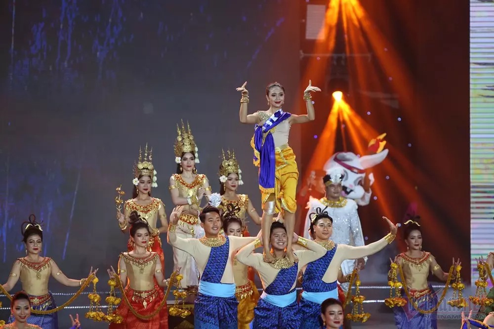 Lễ bế mạc SEA Games 31: Lời tạm biệt rực rỡ sắc màu Việt Nam - Ảnh 7 Lễ bế mạc SEA Games 31: Lời tạm biệt rực rỡ sắc màu Việt Nam - Ảnh 7