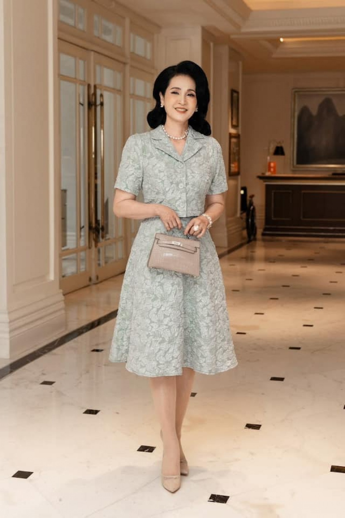 Xả vai mẹ chồng tai quái màn ảnh, NSND Lan Hương hiện diện quý phái với thần thái cực 'đỉnh' - Ảnh 3