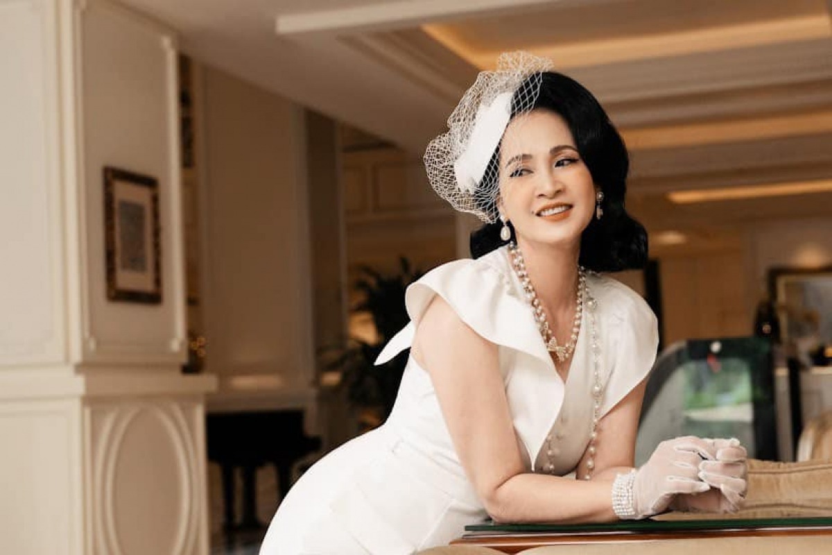 NSND Lan Hương đẹp quý phái trong bộ ảnh mới. Ảnh: Internet