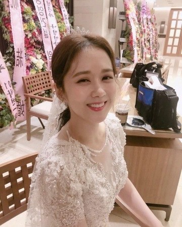 'Nữ thần không tuổi' Jang Nara bất ngờ tuyên bố kết hôn ở tuổi 41, danh tính chú rể gây bất ngờ 2