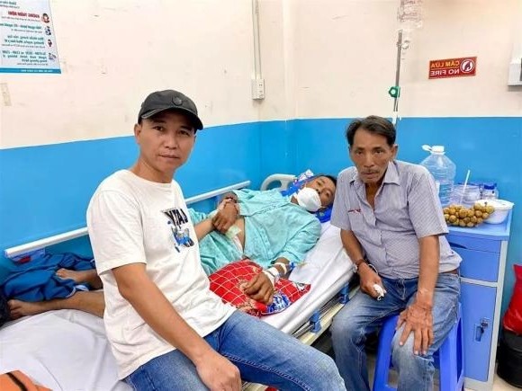 Thương Tín bất ngờ lộ diện bên cạnh nhạc sĩ Tô Hiếu. Ảnh: FBNV Thương Tín bất ngờ lộ diện bên cạnh nhạc sĩ Tô Hiếu. Ảnh: FBNV