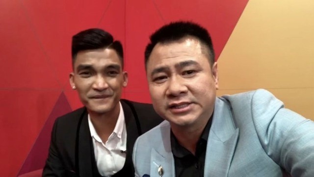 Mạc Văn Khoa than thở tình hình tài chính khi tổ chức 3 đám cưới, Tự Long lập tức hé lộ điều bất ngờ - Ảnh 1 Mạc Văn Khoa than thở tình hình tài chính khi tổ chức 3 đám cưới, Tự Long lập tức hé lộ điều bất ngờ - Ảnh 1