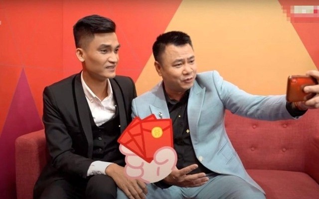 Tự Long hé lộ về số tiền mừng cưới Mạc Văn Khoa. Ảnh: Internet Tự Long hé lộ về số tiền mừng cưới Mạc Văn Khoa. Ảnh: Internet
