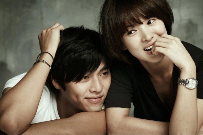 Hyun Bin bất ngờ bị đào lại quá khứ bên Song Hye Kyo giữa thời điểm hôn nhân hạnh phúc với Son Ye Jin - Ảnh 1 Hyun Bin bất ngờ bị đào lại quá khứ bên Song Hye Kyo giữa thời điểm hôn nhân hạnh phúc với Son Ye Jin - Ảnh 1