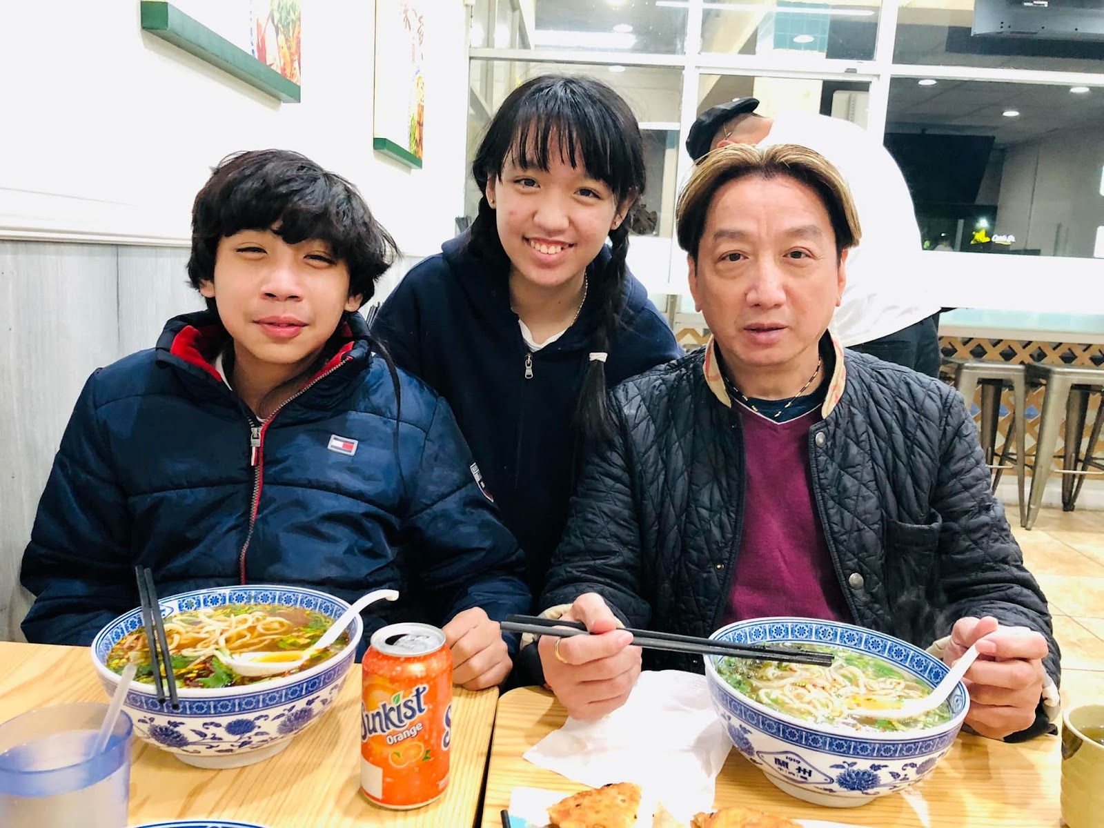 Trường Vũ muốn cho vợ con thăm thú quê hương đất nước trong mùa hè này. Ảnh: Internet