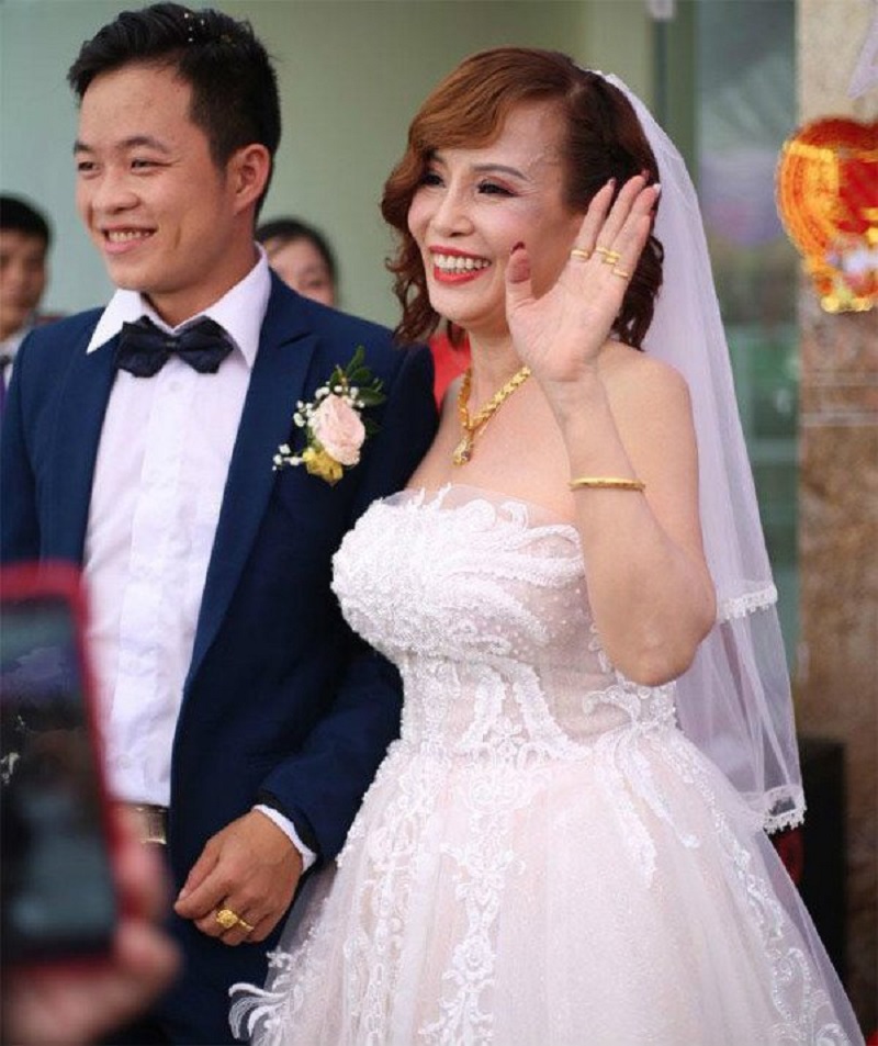 Đám cưới hoành tráng của cặp đôi cách đây 4 năm (Ảnh FBNV) Đám cưới hoành tráng của cặp đôi cách đây 4 năm (Ảnh FBNV)