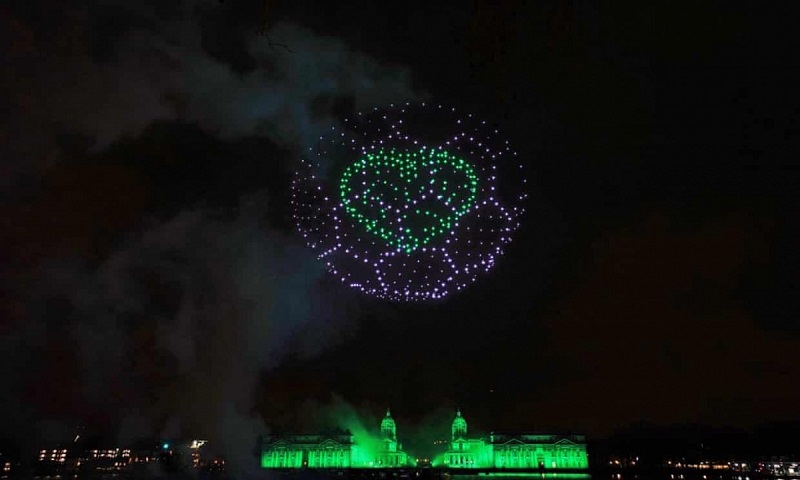 Trình diễn ánh sáng bằng máy bay không người lái ở Anh (Ảnh: PA)