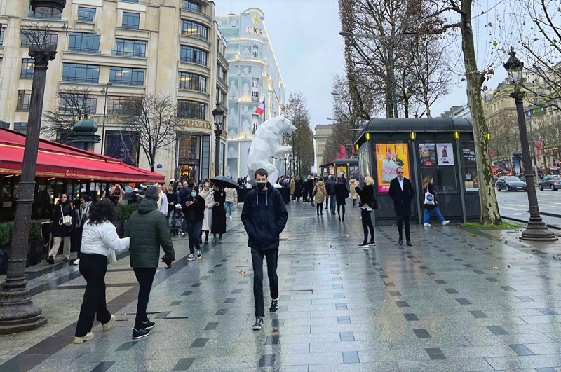 Pháp đón chào năm mới  trong cảnh Covid-19 bùng phát