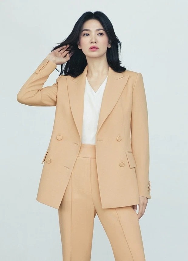 Đỉnh cao nhan sắc của Song Hye Kyo trong loạt ảnh mới, 'không một gợn đục' 2
