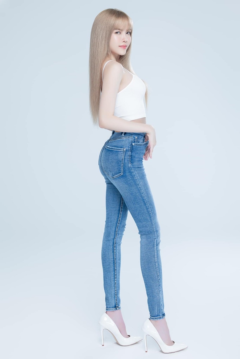 Sơn Tùng đầu năm bị 'ném đá', Thiều Bảo Trâm chào năm mới đối nghịch - Ảnh 4