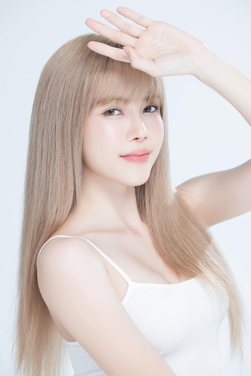 Sơn Tùng đầu năm bị 'ném đá', Thiều Bảo Trâm chào năm mới đối nghịch - Ảnh 1