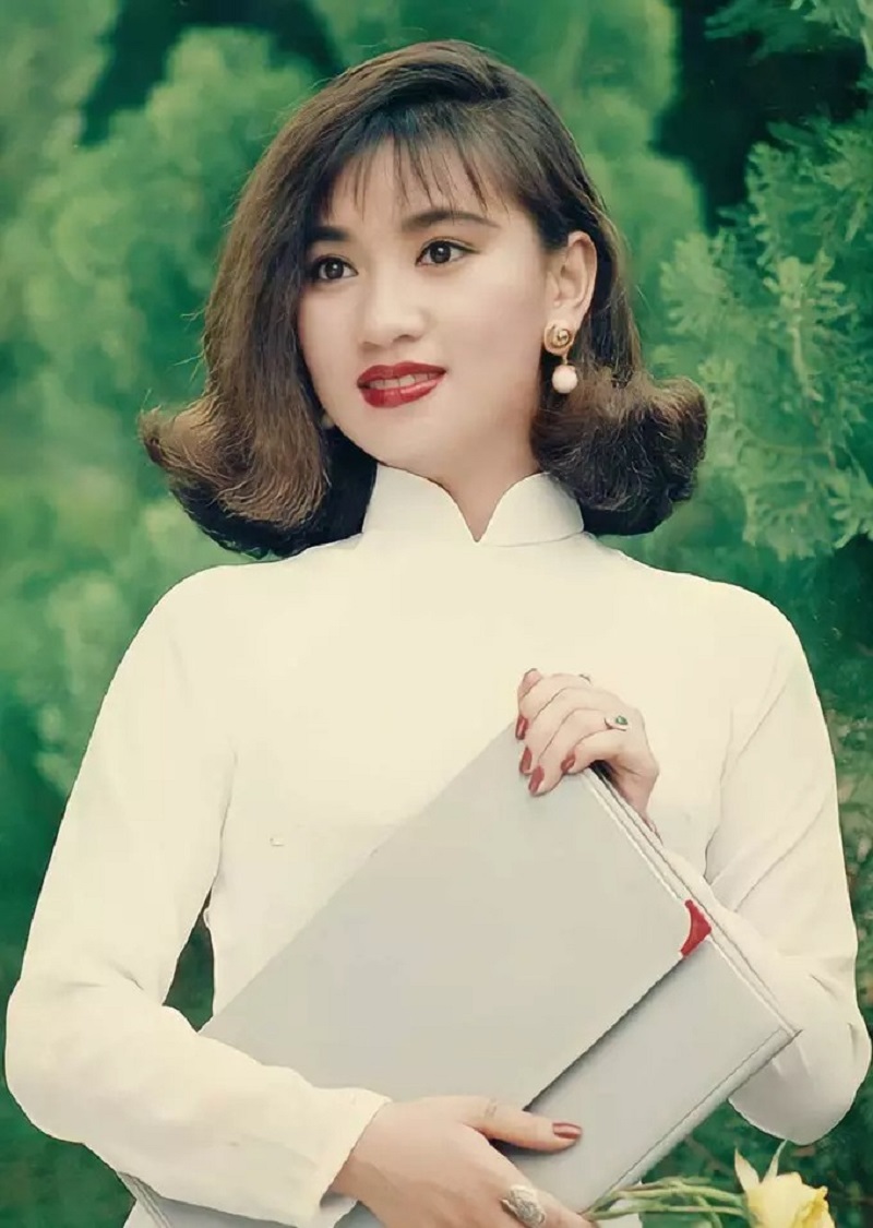 Tình cũ tài tử Lý Hùng gây ngỡ ngàng với diện mạo 'gái một con' ở tuổi 43 - Ảnh 1 Tình cũ tài tử Lý Hùng gây ngỡ ngàng với diện mạo 'gái một con' ở tuổi 43 - Ảnh 1