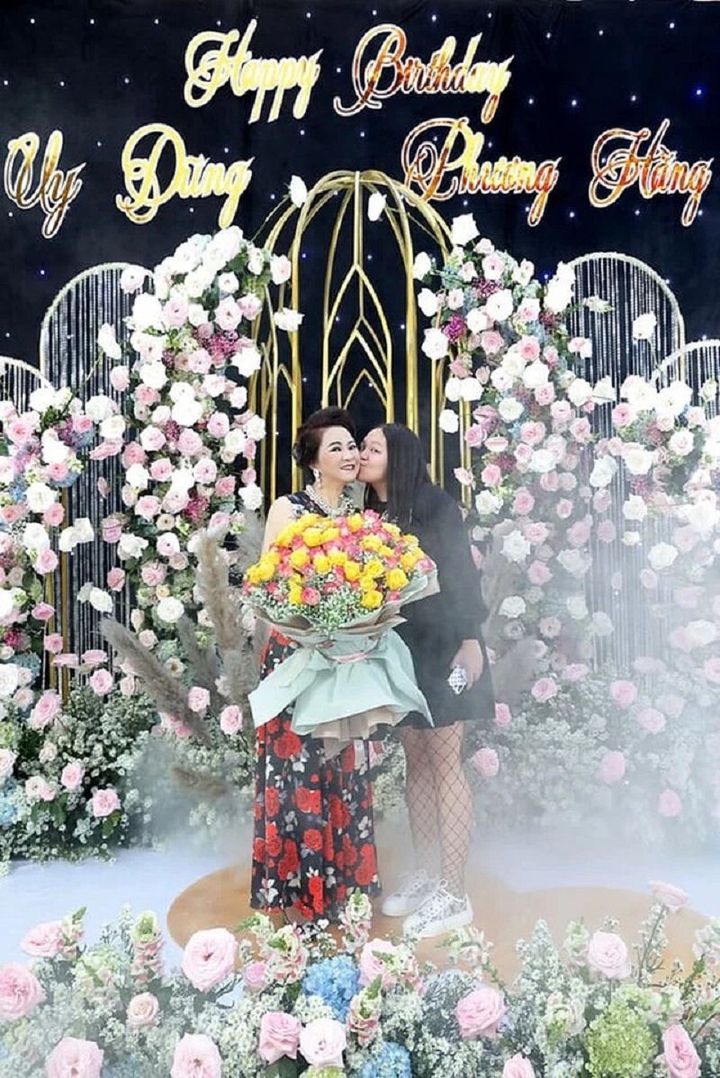 Mới 16 tuổi, con gái riêng của CEO Nguyễn Phương Hằng đã sở hữu khối tài sản 'siêu khủng' 5