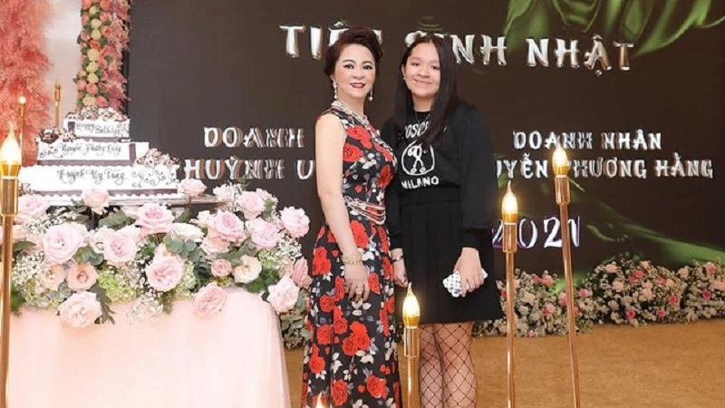 Mới 16 tuổi, con gái riêng của CEO Nguyễn Phương Hằng đã sở hữu khối tài sản 'siêu khủng' 1 Mới 16 tuổi, con gái riêng của CEO Nguyễn Phương Hằng đã sở hữu khối tài sản 'siêu khủng' 1