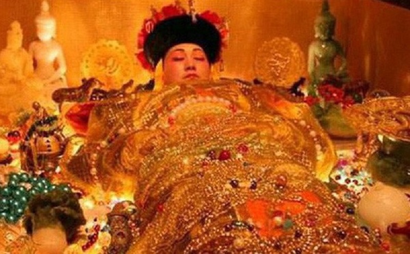 Châu báu bên trong quan tài của Từ Hy Thái hậu nhiều vô kể Châu báu bên trong quan tài của Từ Hy Thái hậu nhiều vô kể