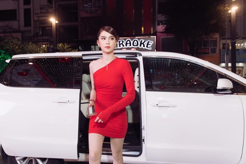 Ngọc Trinh gây náo loạn mạng xã hội, body có 'nuột' qua ống kính chụp lén? - Ảnh 1