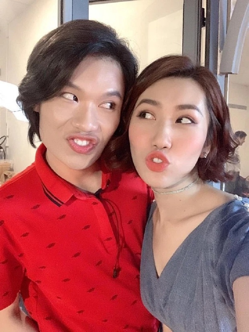 Thúy Ngân lộ ảnh quấn quýt bên một sao nam trong rạp chiếu phim - Ảnh 3 Thúy Ngân lộ ảnh quấn quýt bên một sao nam trong rạp chiếu phim - Ảnh 3
