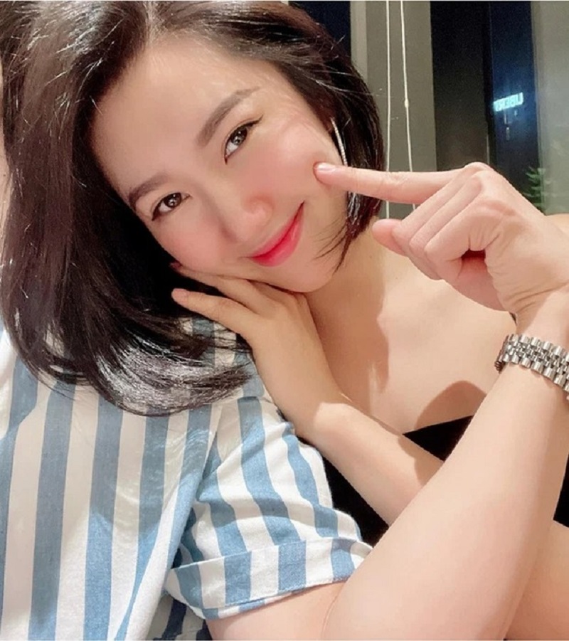 Thúy Ngân lộ ảnh quấn quýt bên một sao nam trong rạp chiếu phim - Ảnh 2 Thúy Ngân lộ ảnh quấn quýt bên một sao nam trong rạp chiếu phim - Ảnh 2