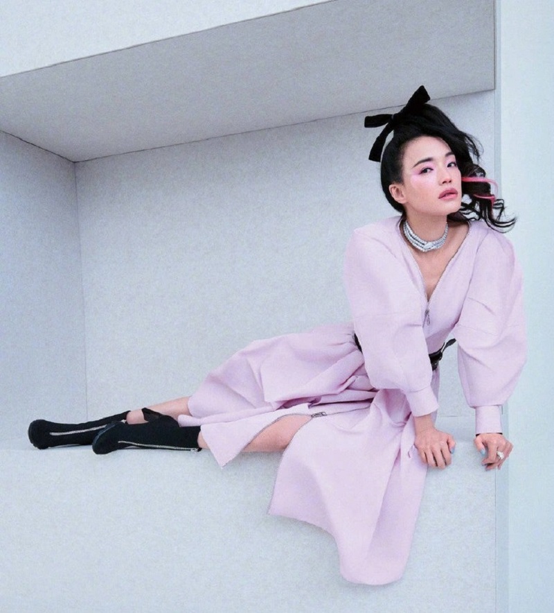 'Gái hư' Thư Kỳ khoe sắc vóc quyến rũ khó tin ở tuổi 46, dân tình xuýt xoa một chi tiết - Ảnh 5 'Gái hư' Thư Kỳ khoe sắc vóc quyến rũ khó tin ở tuổi 46, dân tình xuýt xoa một chi tiết - Ảnh 5