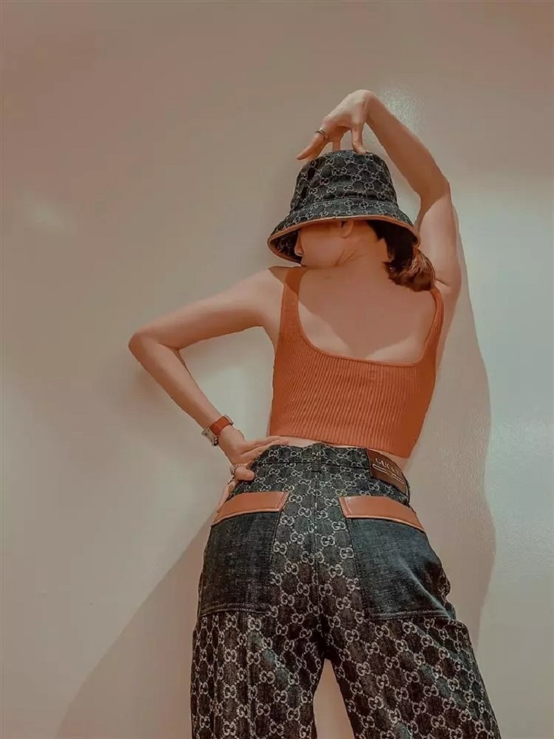 Lệ Quyên chưng cả 'bàn tọa' vào mặt dân mạng, còn tuyên bố một câu xanh rờn  - Ảnh 3