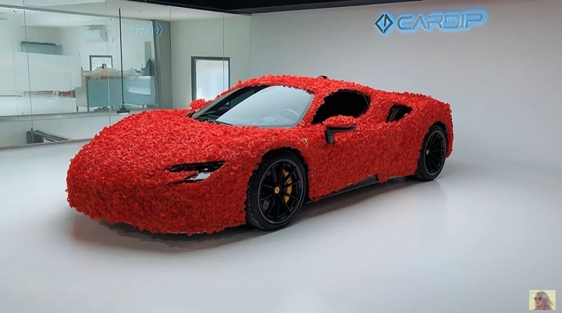 Ferrari SF90 Stradale nổi bật với chiếc áo mới bằng 1.000 bông hồng, 30.000 cánh hoa - Ảnh 2 Ferrari SF90 Stradale nổi bật với chiếc áo mới bằng 1.000 bông hồng, 30.000 cánh hoa - Ảnh 2