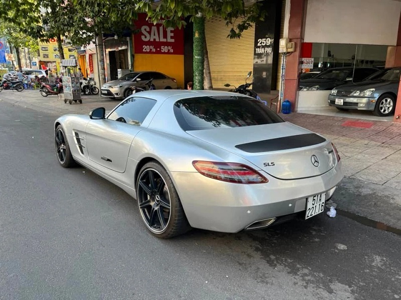 'Vua cà phê' Đặng Lê Nguyên Vũ tự tay cầm lái 'hàng hiếm' Mercedes-Benz SLS AMG dạo phố 4 'Vua cà phê' Đặng Lê Nguyên Vũ tự tay cầm lái 'hàng hiếm' Mercedes-Benz SLS AMG dạo phố 4