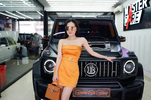 Nữ đại gia Đoàn Di Bằng có chiếc xe đẹp long lanh Nữ đại gia Đoàn Di Bằng có chiếc xe đẹp long lanh