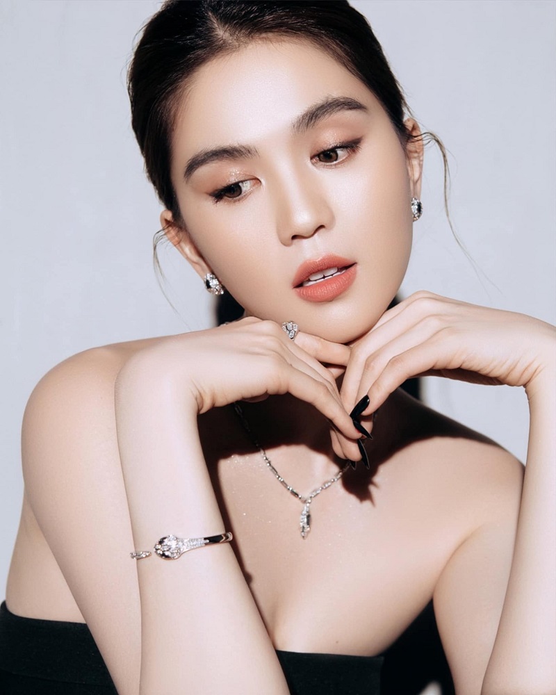 Từ cô gái quê mùa đen đúa, Ngọc Trinh tự mình 'lật tẩy' hành trình 'vịt hóa thiên nga' - Ảnh 3 Từ cô gái quê mùa đen đúa, Ngọc Trinh tự mình 'lật tẩy' hành trình 'vịt hóa thiên nga' - Ảnh 3