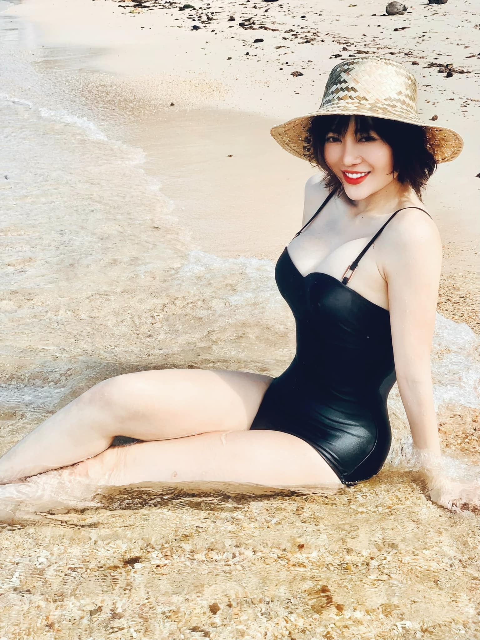 Đường cong bốc lửa của diễn viên Thanh Hương tuổi 34 nhận cơn mưa lời khen - Ảnh 8