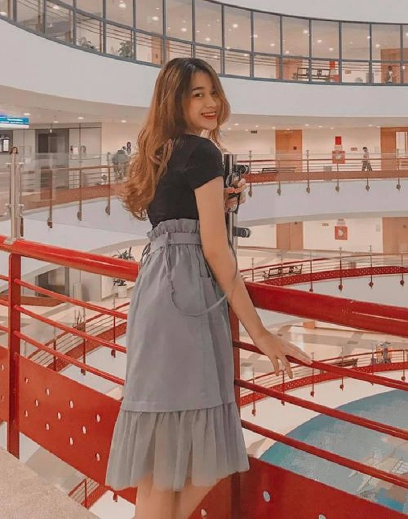 Chiếc váy thời chưa đăng quang của Đỗ Hà khiến nàng hậu trông như mang bầu