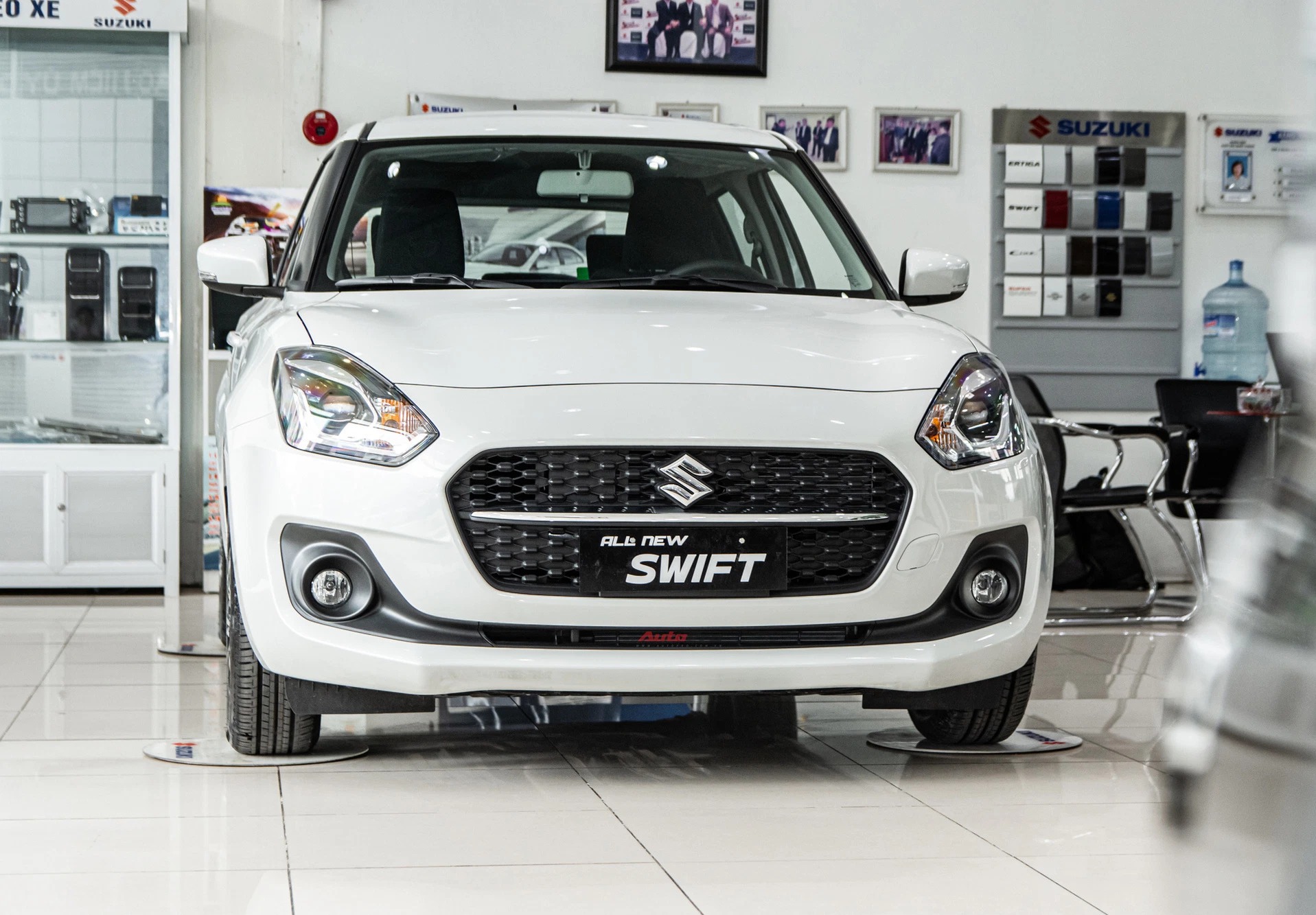 Xả kho giảm giá cực mạnh, Suzuki Swift về ngay mức giá không tưởng